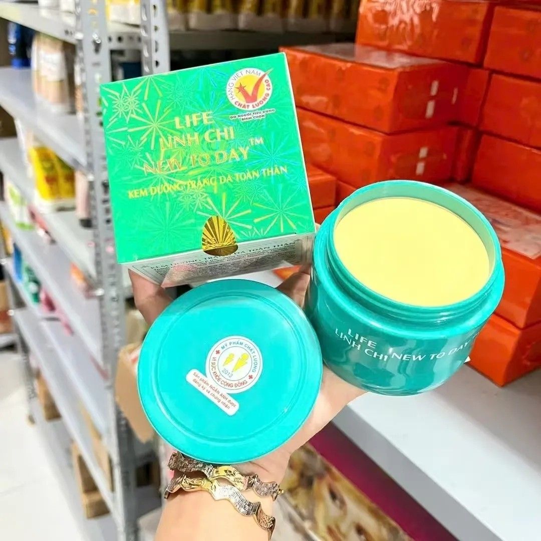 Kem LINH CHI NEW TO DAY ốc sên - Alpha Arbutin Serum review and price
